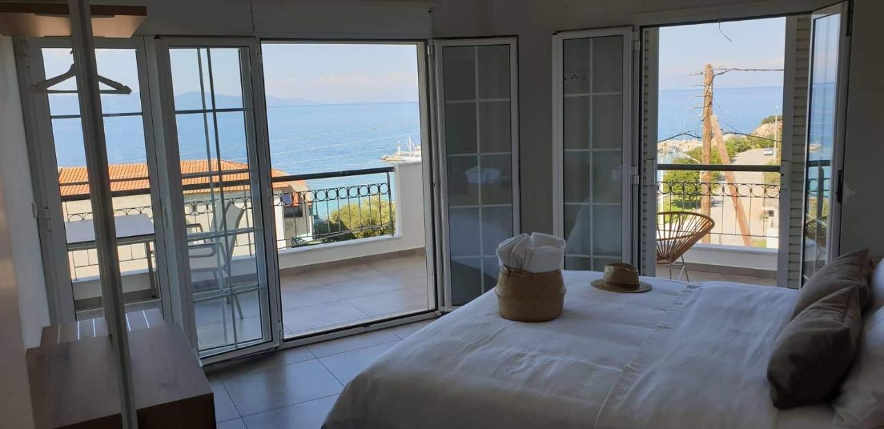 Villa Eleni Greece - Wonderful Sea View Studios Néa Róda Kültér fotó