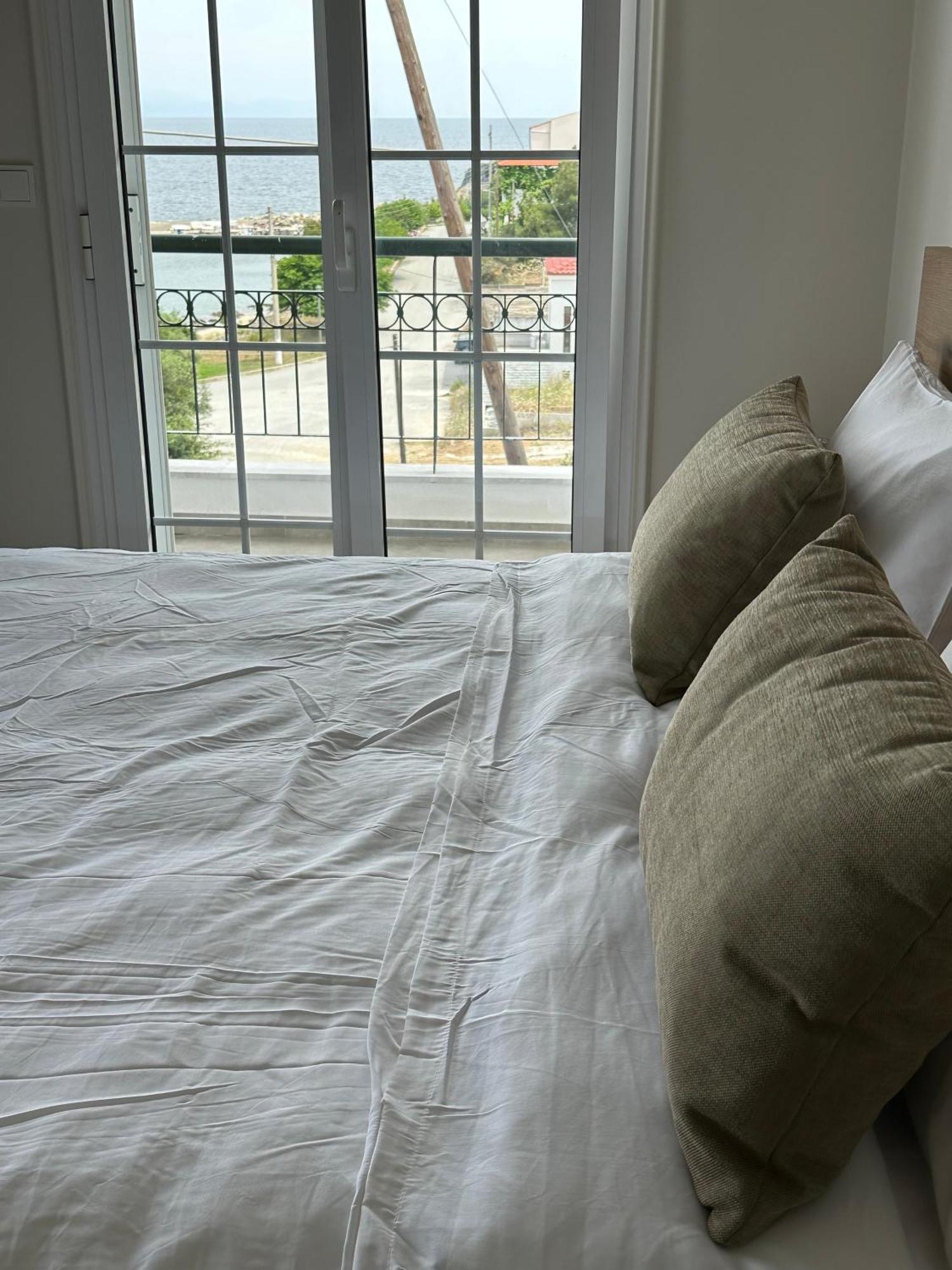 Villa Eleni Greece - Wonderful Sea View Studios Néa Róda Kültér fotó