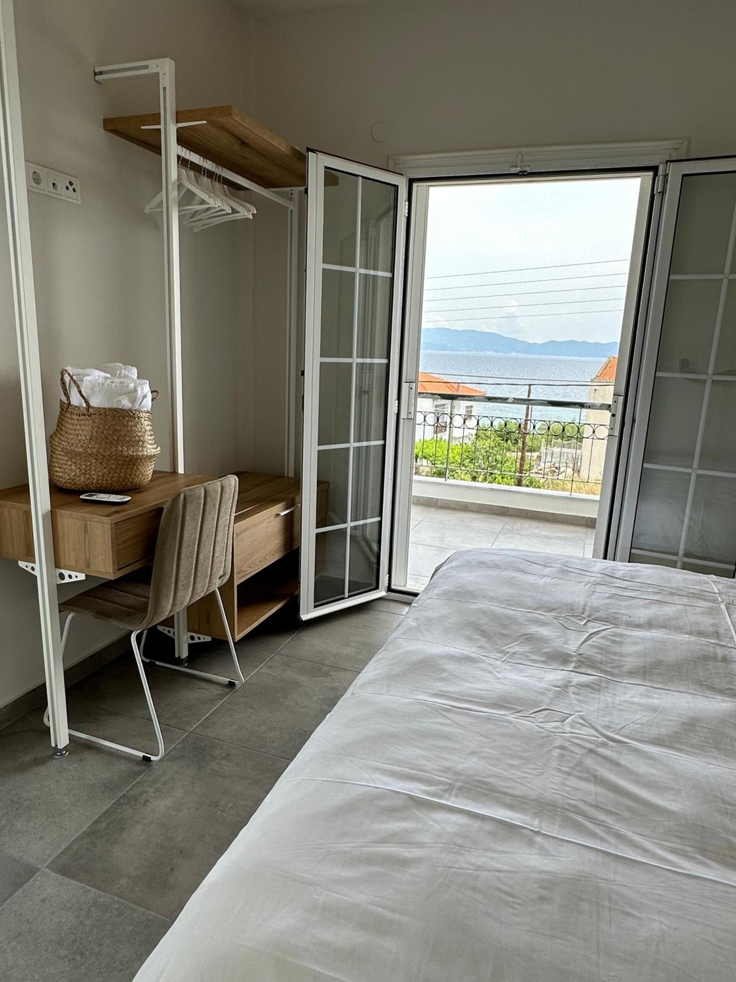 Villa Eleni Greece - Wonderful Sea View Studios Néa Róda Kültér fotó
